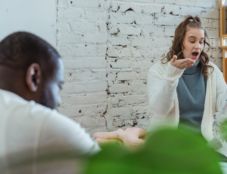 Victime de relations toxiques : voici pourquoi consulter un thérapeute