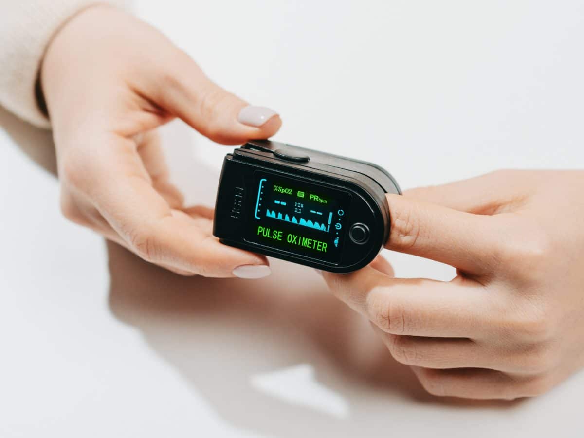 Mesurer la saturation artérielle : le rôle clé de l&rsquo;oxymètre de pouls