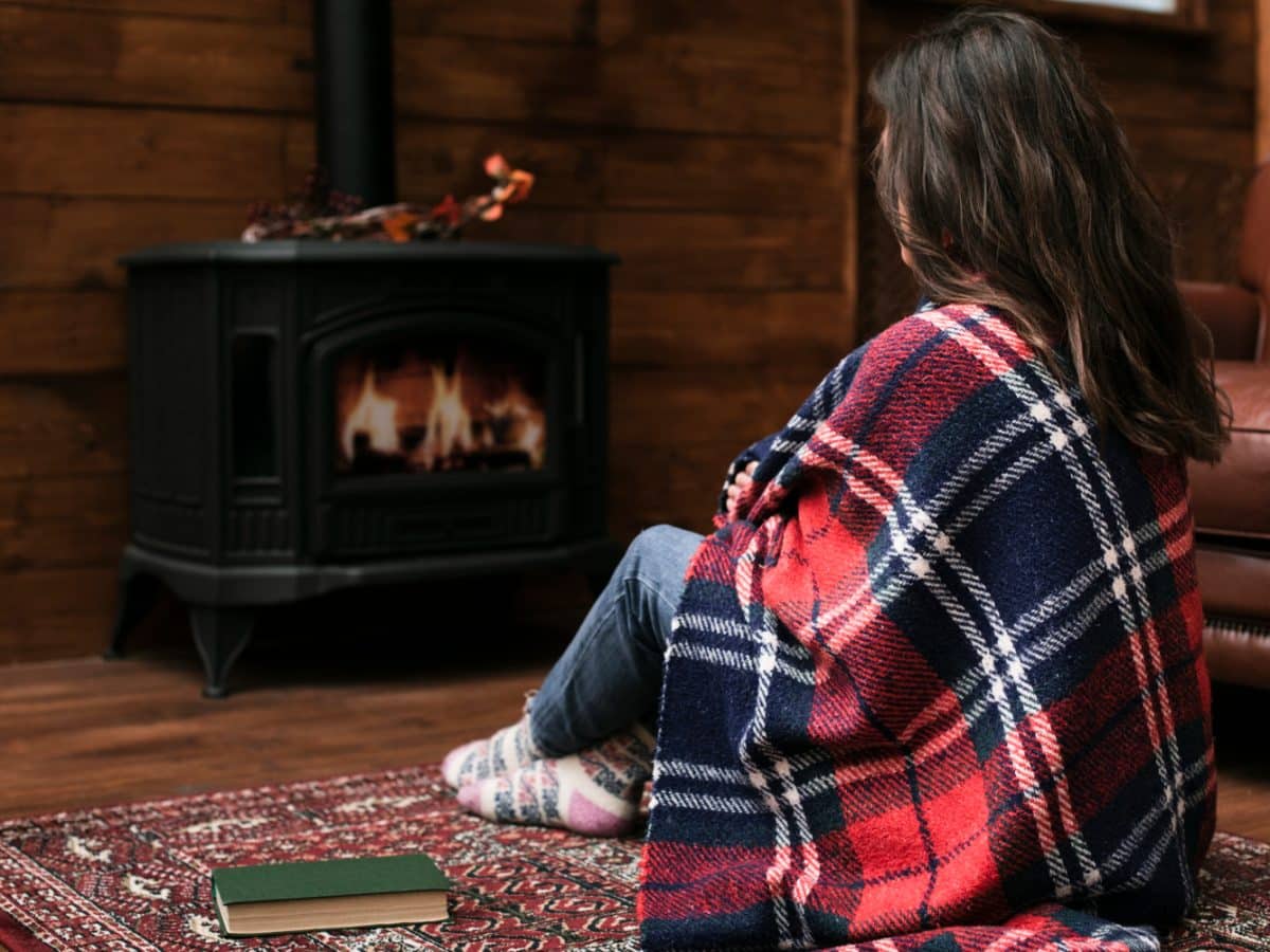 Les dangers cachés du chauffage à la tourbe — et des alternatives plus saines pour votre maison