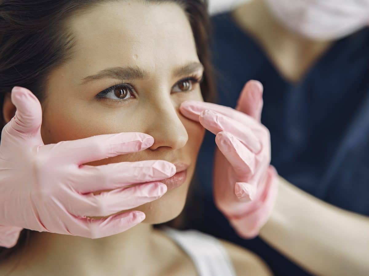 Rhinoplastie : corriger une bosse sur le nez et harmoniser le visage