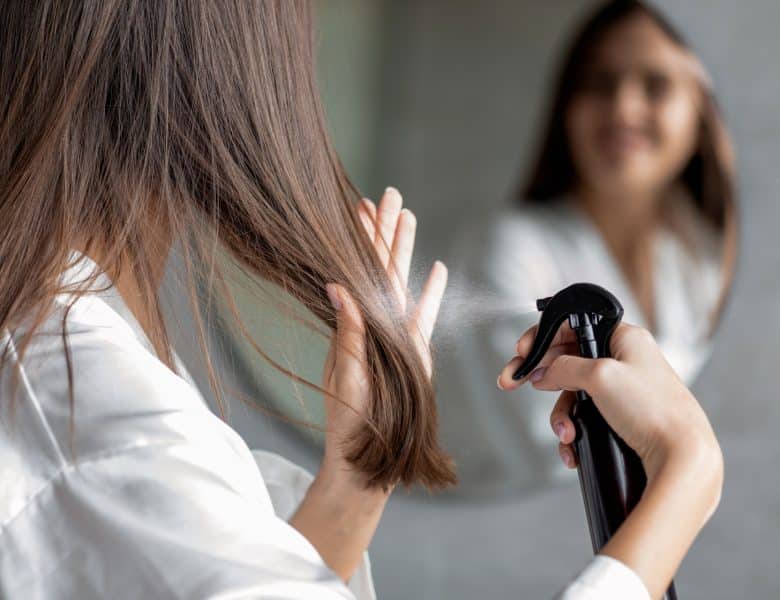 Solutions naturelles pour renforcer les cheveux et prévenir leur fragilité