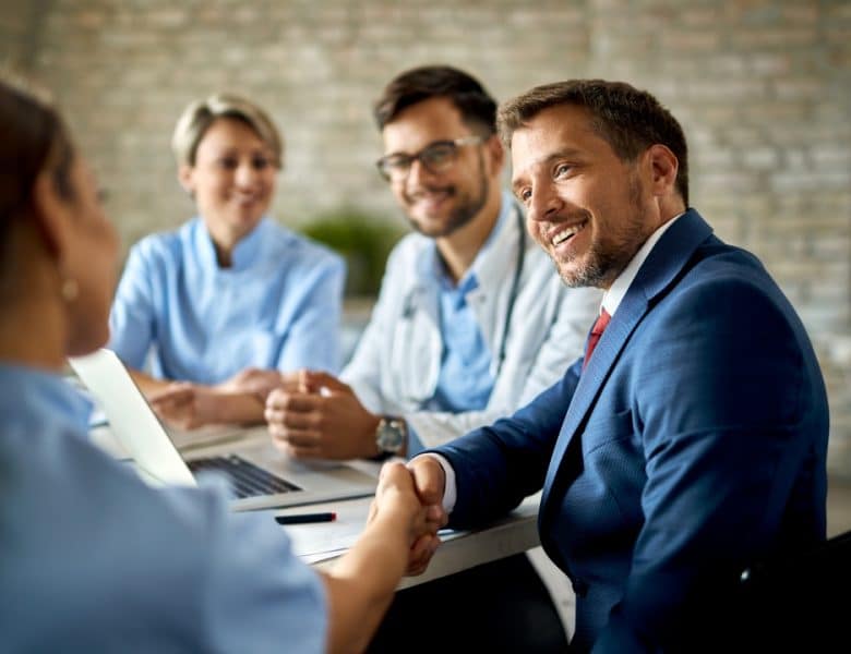 Pourquoi les travailleurs non salariés (TNS) doivent adapter leur mutuelle santé à leur statut ?