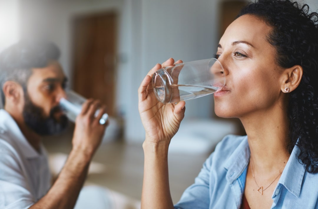 Goutte en été : éviter les crises liées à la déshydratation