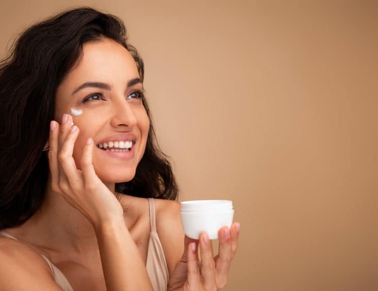 Hydrater sa peau naturellement : quelle routine pour un visage doux et confortable ?